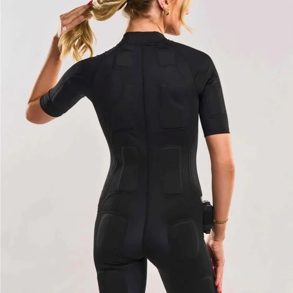 Black Women's Fitness Suit - Picture 2 of 3